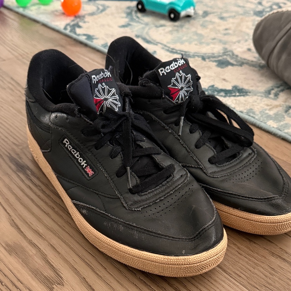 Black Reebok Classics - Picture 3 of 6
